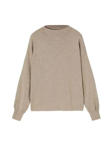 Sweter w kolorze beżowym