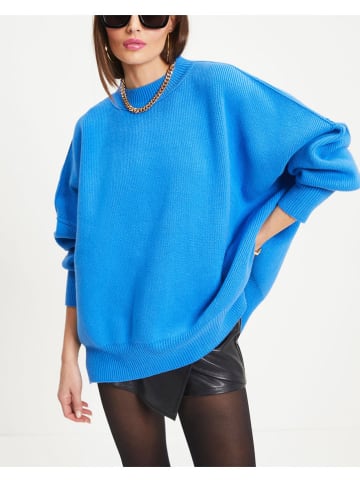Sweter w kolorze niebieskim