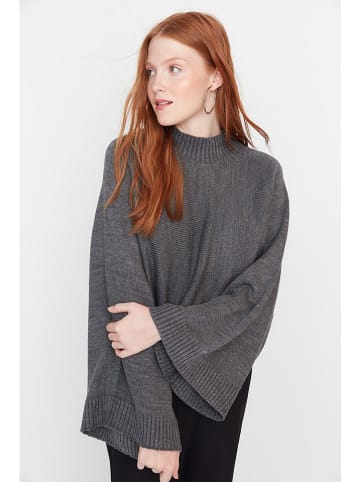 Sweter w kolorze antracytowym