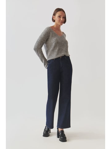 Sweter w kolorze szarym