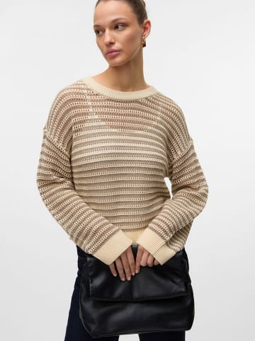 Sweter w kolorze beżowym