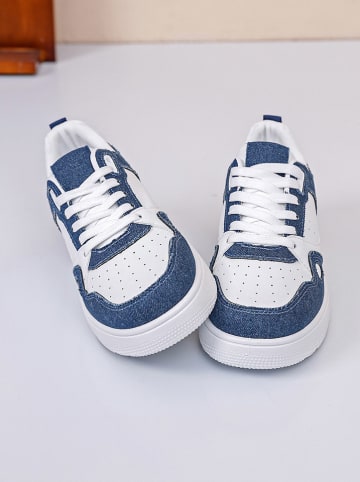 Sneakersy w kolorze niebiesko-białym