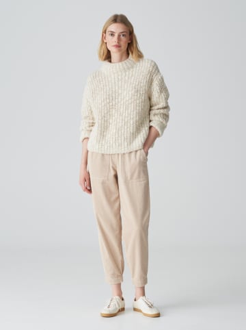 Sweter w kolorze beżowym