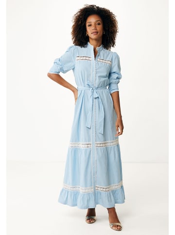 Kleid in Hellblau/ Weiß