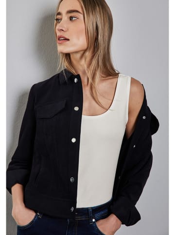 Top in Weiß