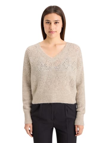 Sweter w kolorze kremowym