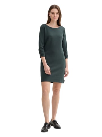 Kleid in Dunkelgrün