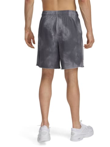 Shorts in Grau