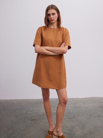 Kleid in Hellbraun