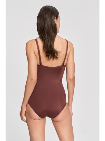 Body w kolorze brązowym