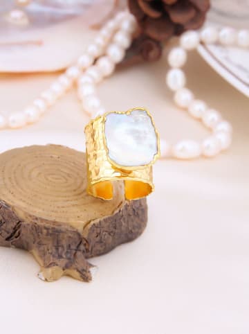 Vergulde ring met parel
