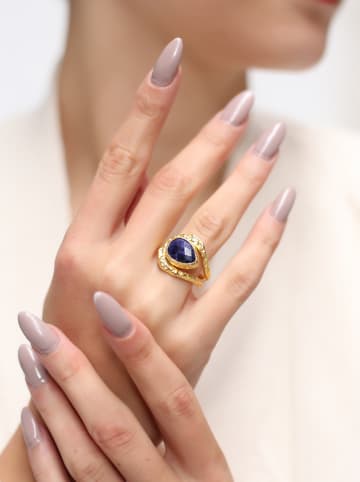 Vergulde ring met edelsteen