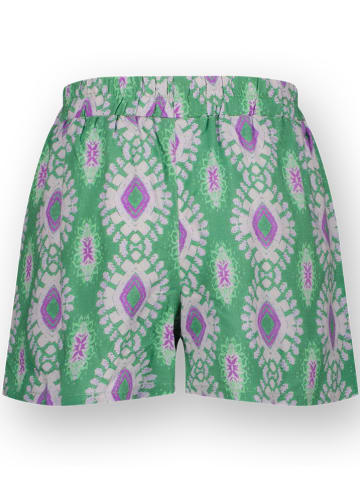 Shorts in Grün/ Lila