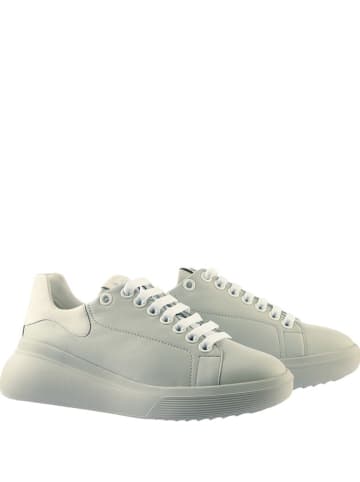 Skórzane sneakersy w kolorze błękitnym