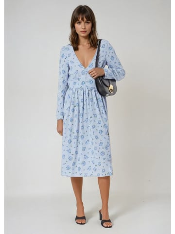 Kleid in Hellblau