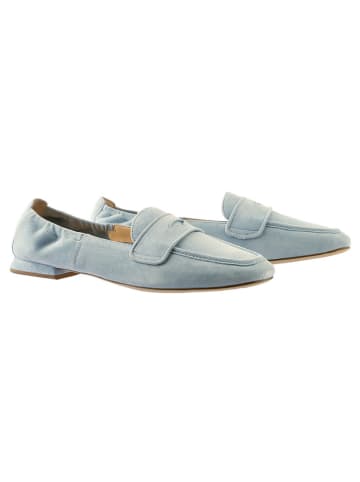 Leder-Mokassins in Hellblau