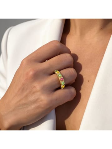 Vergulde ring met edelstenen