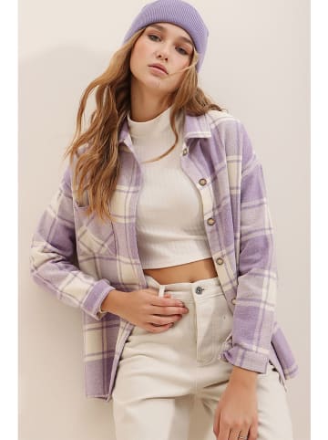Bluse in Lila/ Weiß