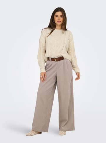 Sweter w kolorze beżowym