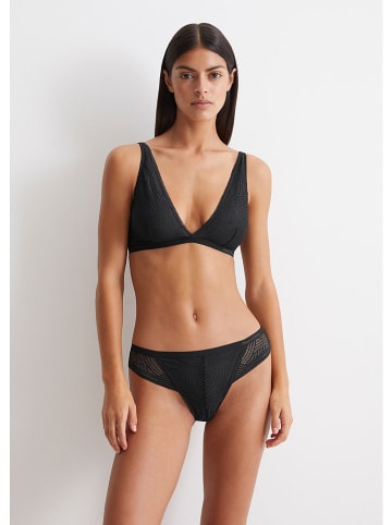 String in Schwarz