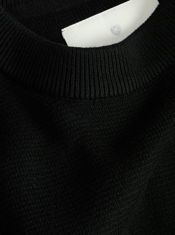 Sweter w kolorze czarnym