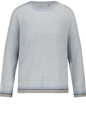 Pullover in Hellblau