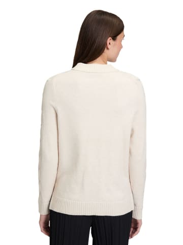 Sweter w kolorze kremowym