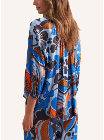 Bluse in Blau/ Camel