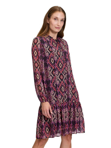Kleid in Lila/ Bordeaux