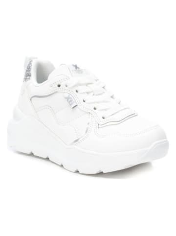 Sneakersy w kolorze białym