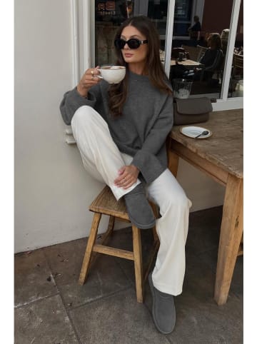 Sweter w kolorze antracytowym