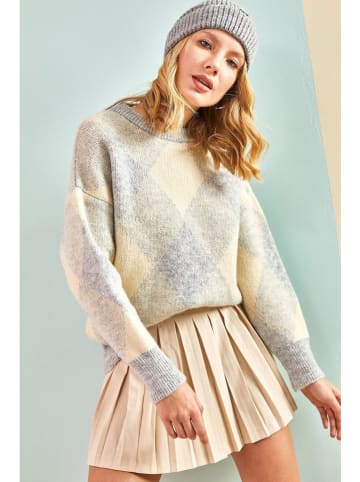 Sweter w kolorze szarym