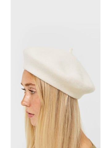 Beret w kolorze kremowym