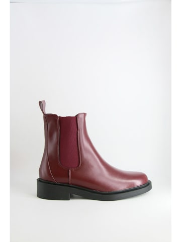 Boots in Rot