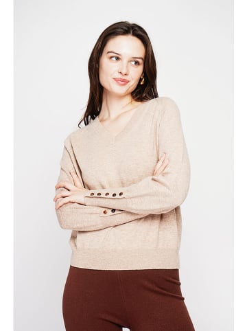 Sweter w kolorze beżowym