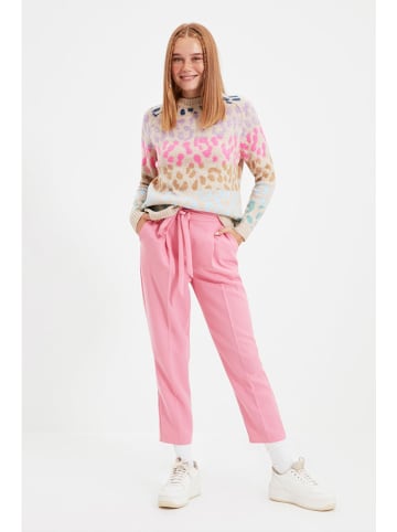 Sweter w kolorze beżowym ze wzorem