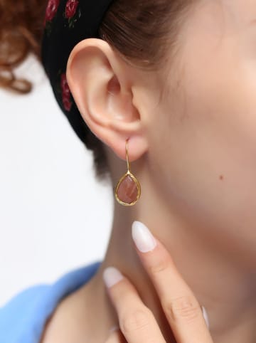 Vergulde oorhangers met edelstenen