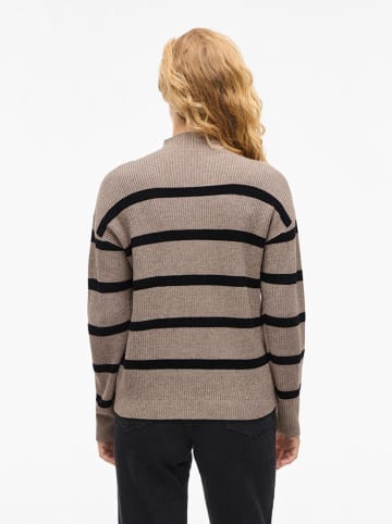 Sweter w kolorze szarobrązowym