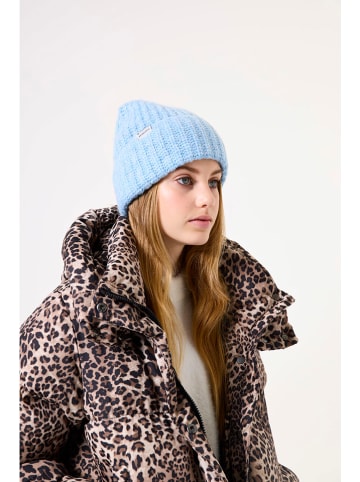 Czapka beanie w kolorze błękitnym