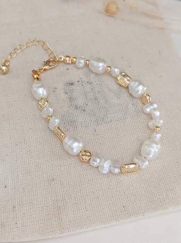 Vergulde armband met sierelementen