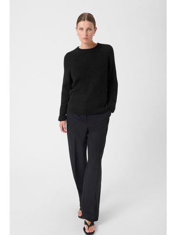 Sweter w kolorze czarnym