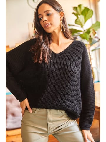 Sweter w kolorze czarnym