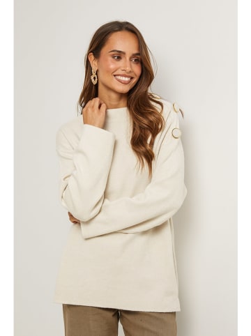 Sweter w kolorze beżowym