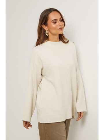 Sweter w kolorze beżowym