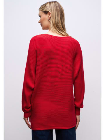 Sweter w kolorze czerwonym