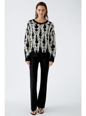 Sweter w kolorze czarno-kremowym