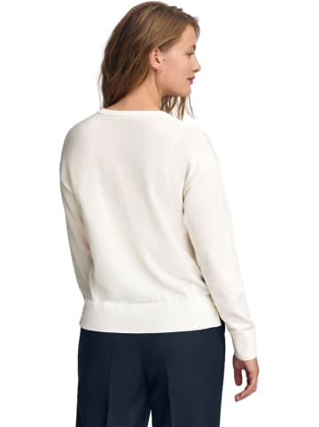 Sweter w kolorze kremowym
