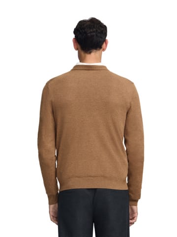 Sweter w kolorze karmelowym