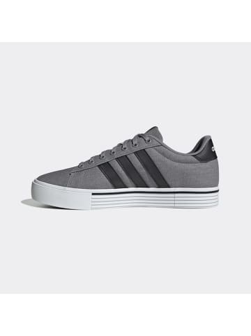 Sneakers "Daily 4.0" in Grau