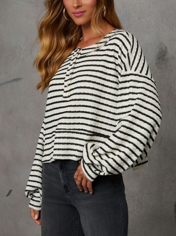 Sweter w kolorze kremowym